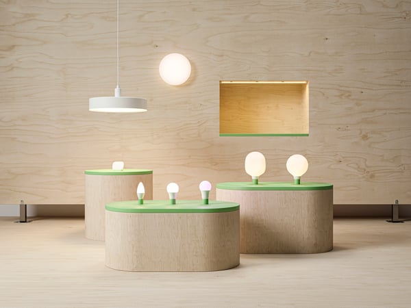 A NYMÅNE lamp and several lightbulbs controlled with STYRBAR and TRÅDFRI smart lightning.