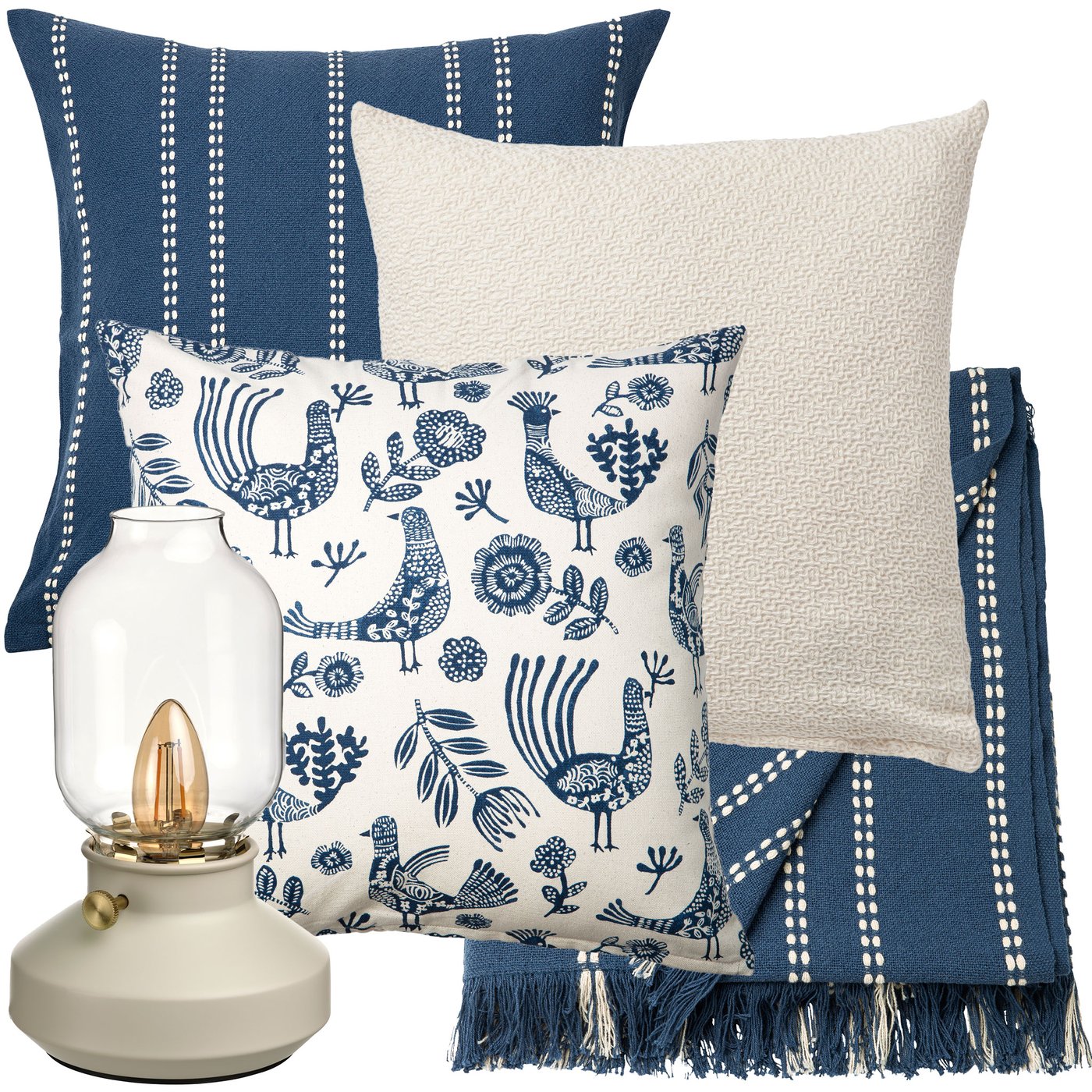 Kollagebild med tre kuddar i rosa blå färgskala varav en er blommig och en är randig, en beige- och blårandig filt och en liten bordslampa som ser ut som en gammal fotogenlampa. 