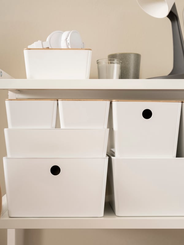 A white KUGGIS box