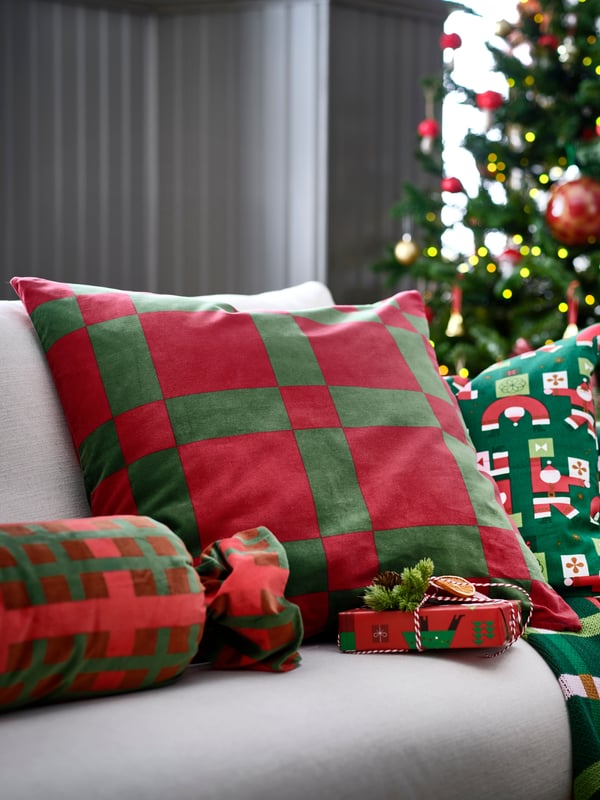 A check pattern red/dark green VINTERFINT cushion cover