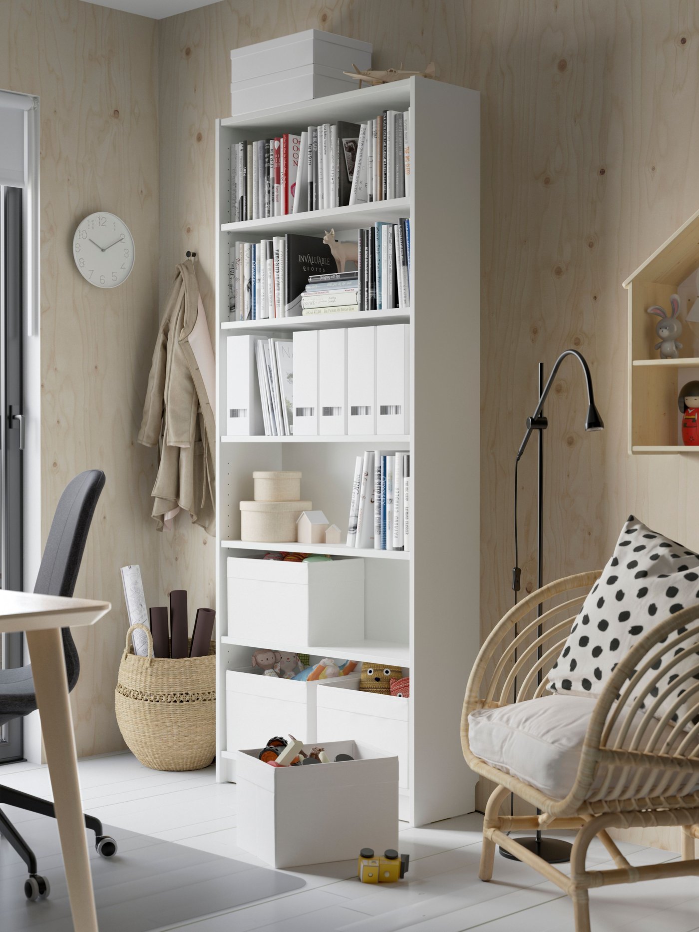 Une bibliothèque BILLY blanche.