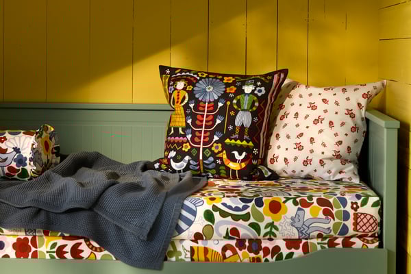 Une couverture HUMLEMOTT bleu-gris.