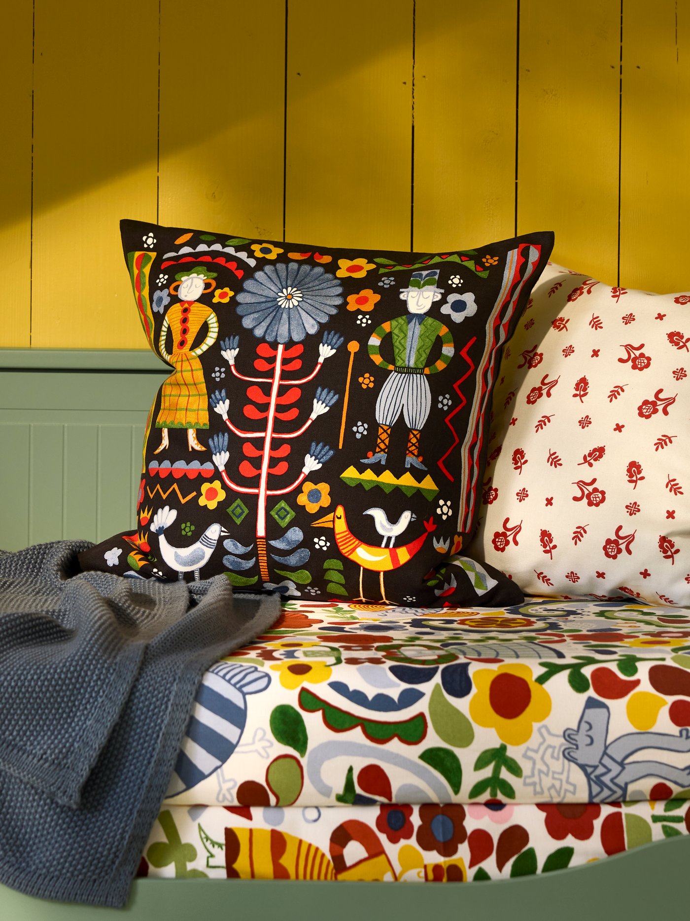 A blue-grey HUMLEMOTT throw