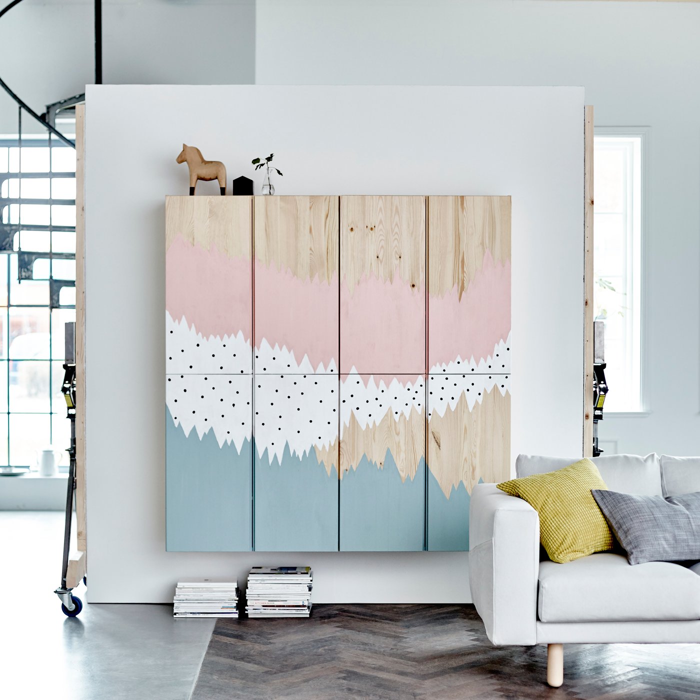 Stijl je eigen IKEA kast met deze IVAR hack. Ontdek onze DIY tips en creëer de kast die bij jouw woning en interieur past.
