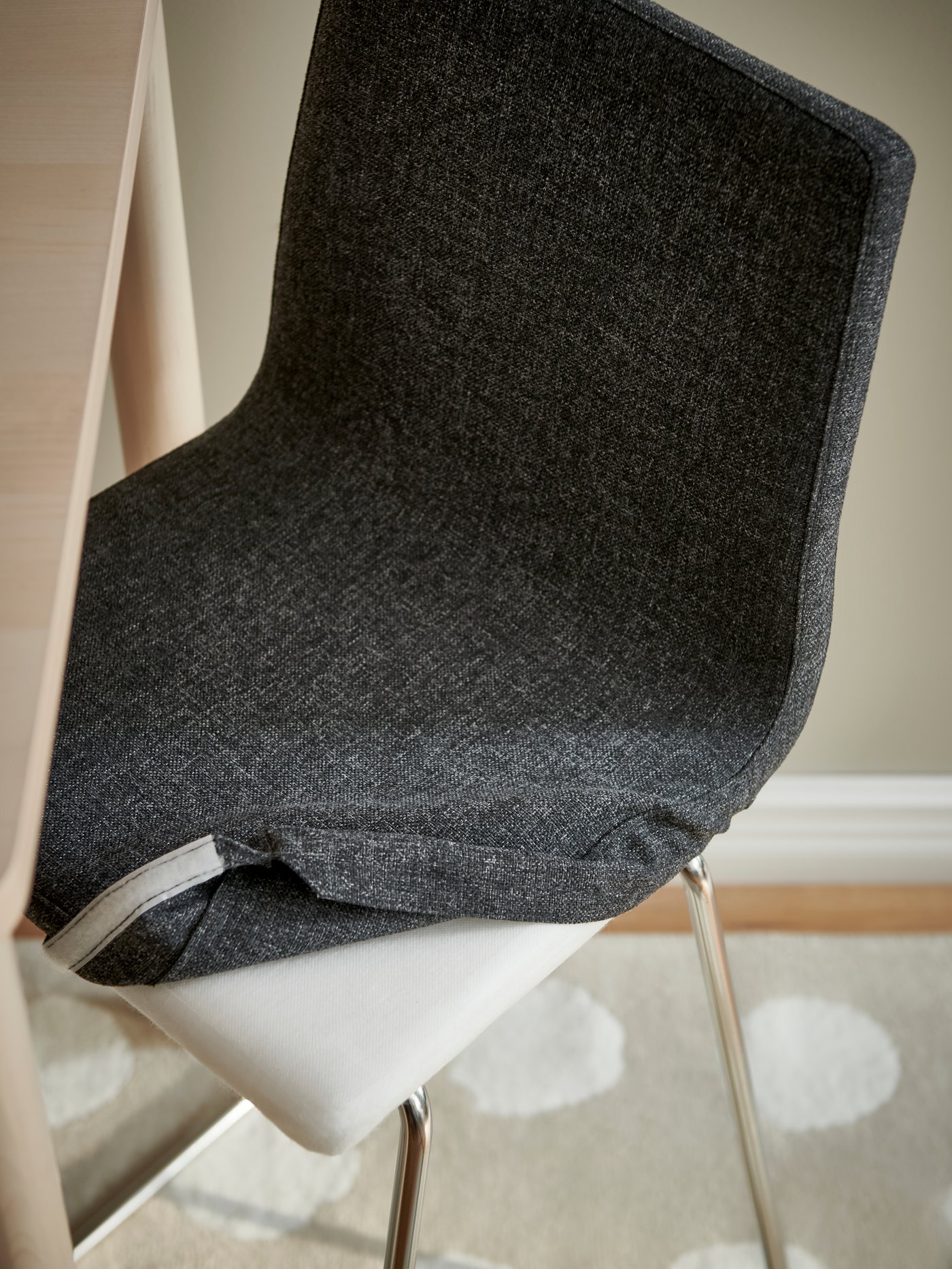 A beige/white dotted BOGENSE rug, low pile