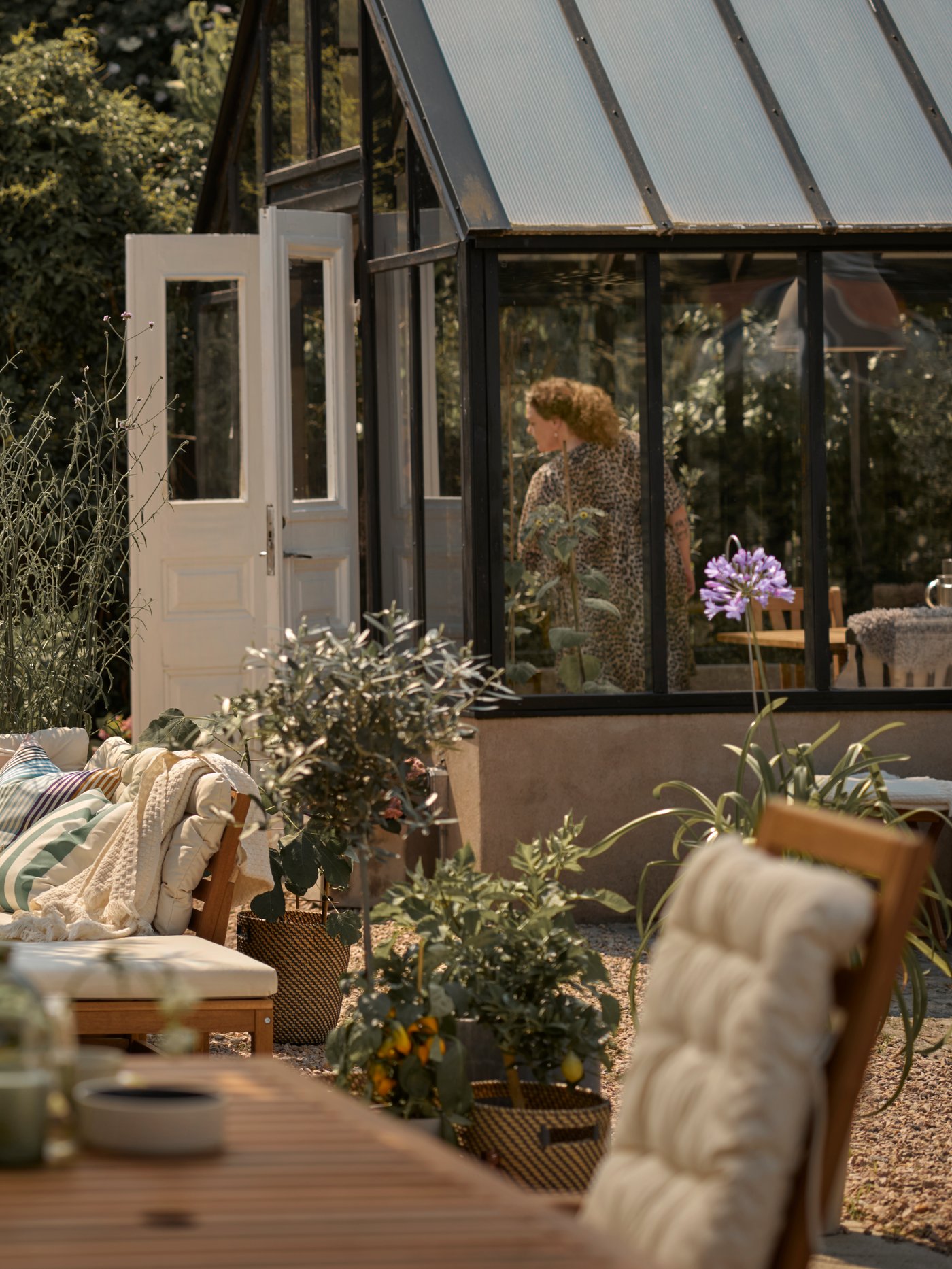 Planificarea terasei și alegerea mobilierului de exterior