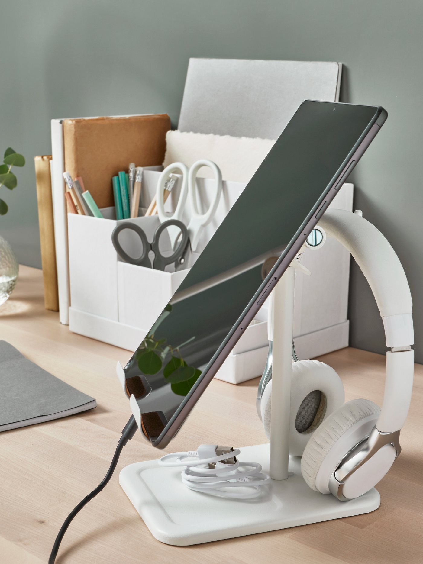 A HAVREHOJ holder for tablet