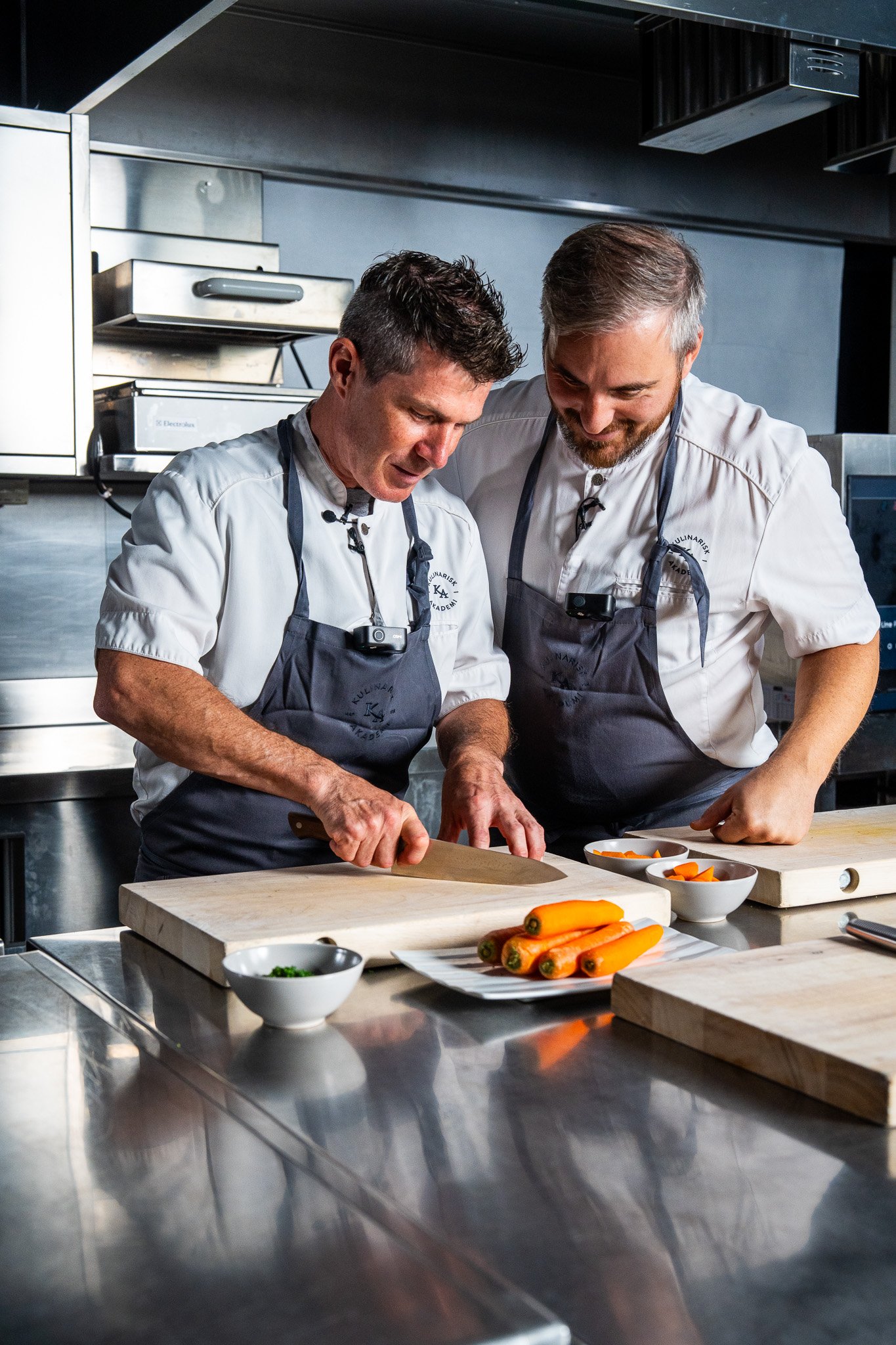 Mesterkokkene tester IKEAs kokkekniver.