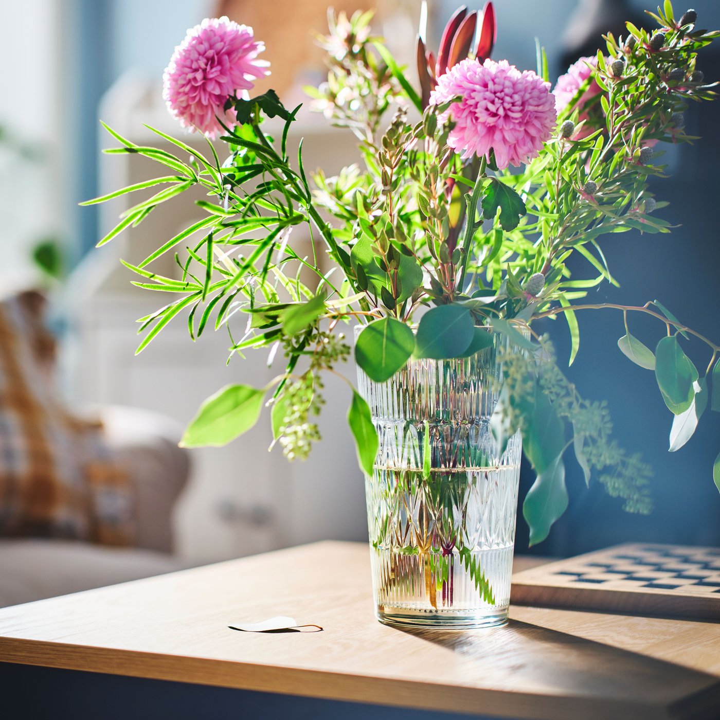 Pink flowers in a SMÄLLSPIREA vase