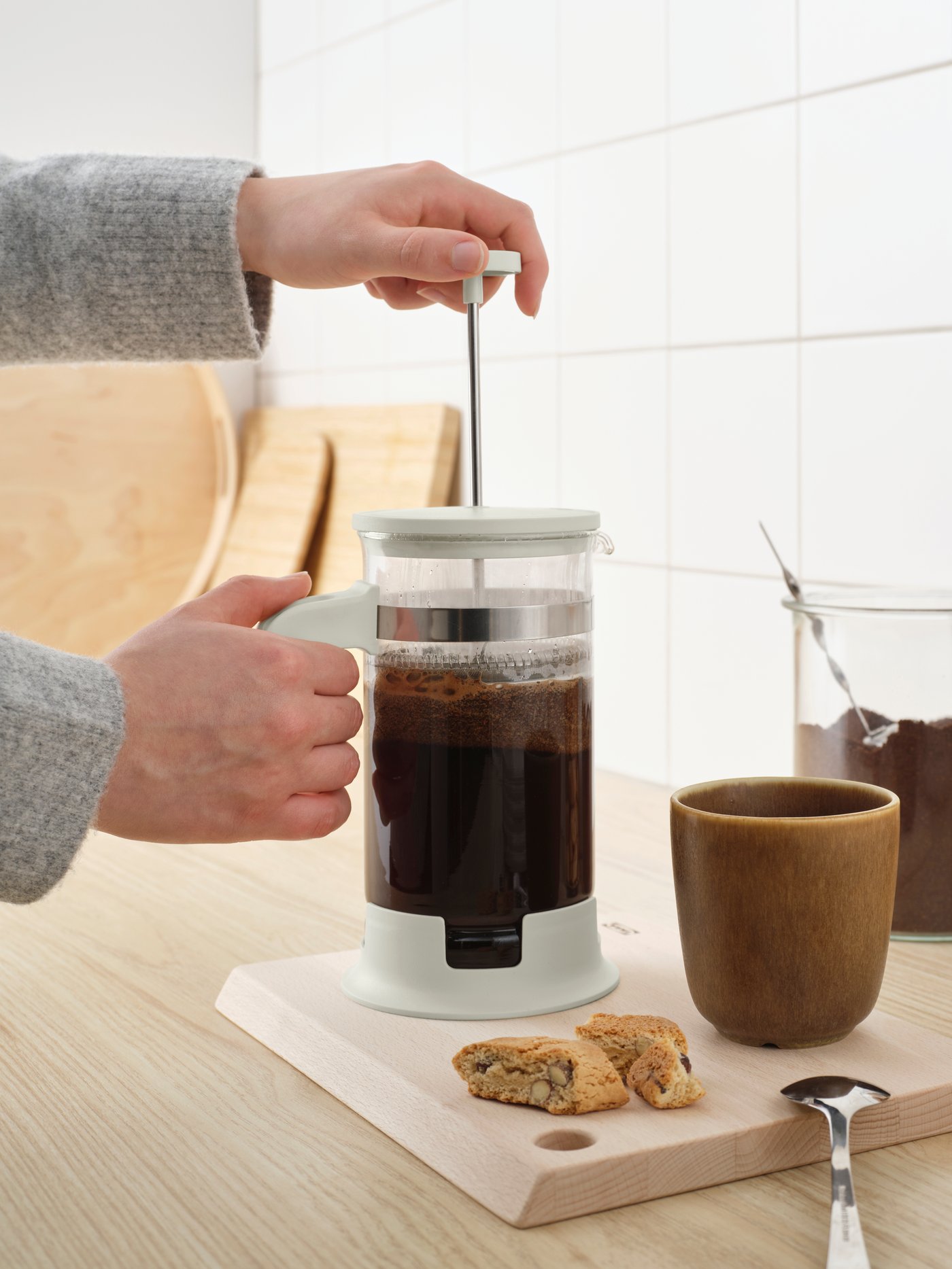 A glass/stainless steel off-white UPPHETTA coffee/tea maker