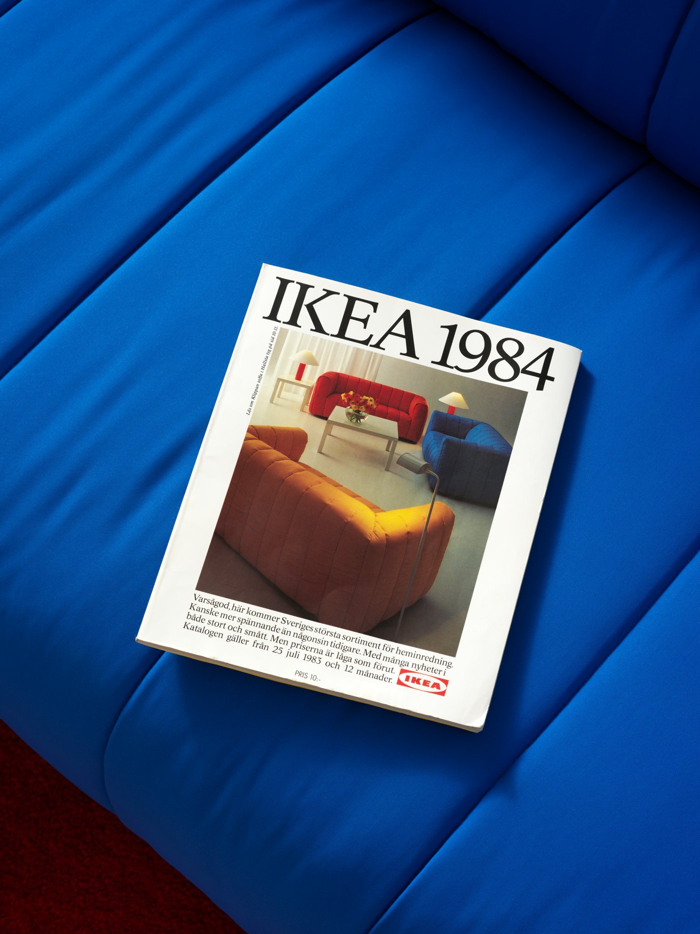 A Långban bright blue KLIPPAN cover for 2-seat sofa in the NA