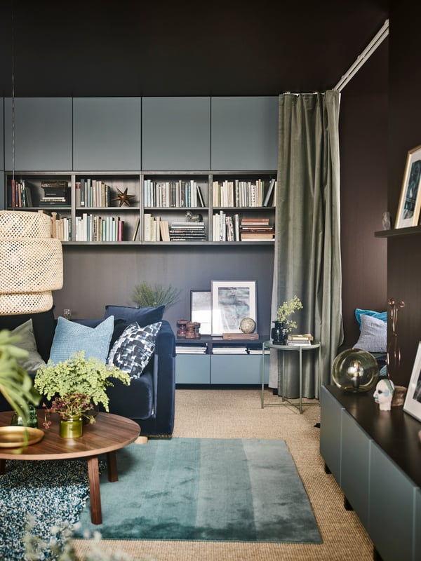 Learn how you can personalise your living room using a mix of furniture and your private collections. IKEA offers a wide range of modern furniture, such as sofas, coffee tables and cabinets that will make your living room more inviting!