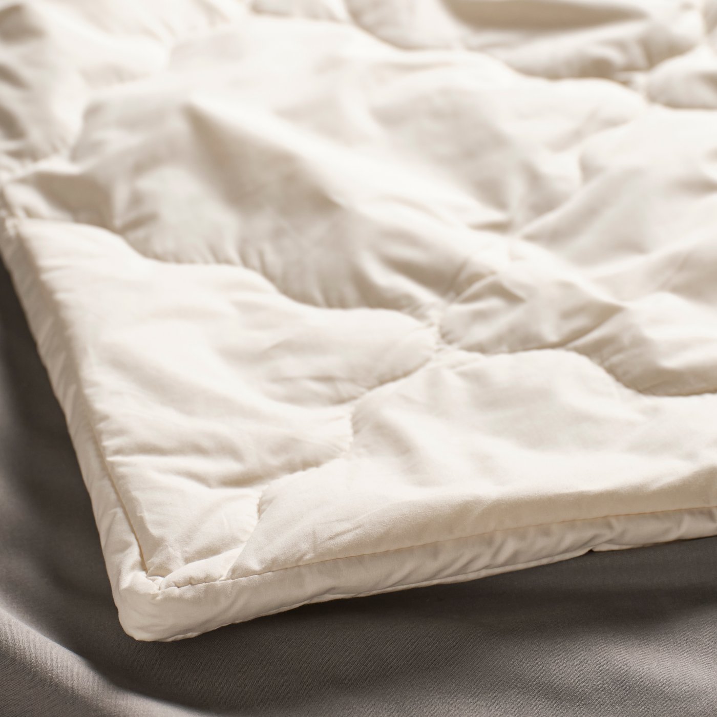 A wool RÅDHUSVIN duvet, warm in the NA