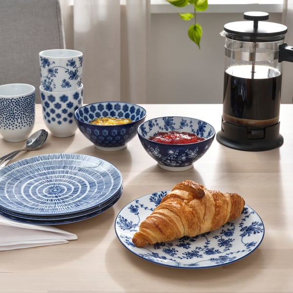 A patterned/blue ENTUSIASM side plate