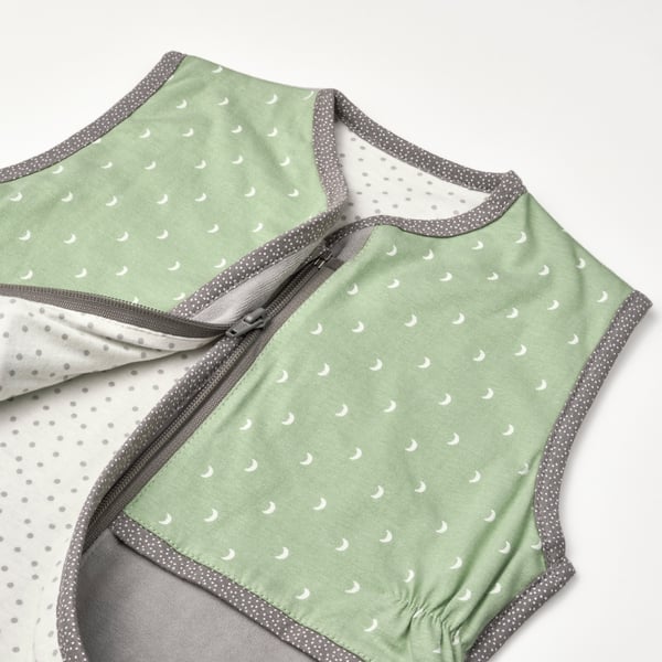 Un sac de dormir LEN verd.