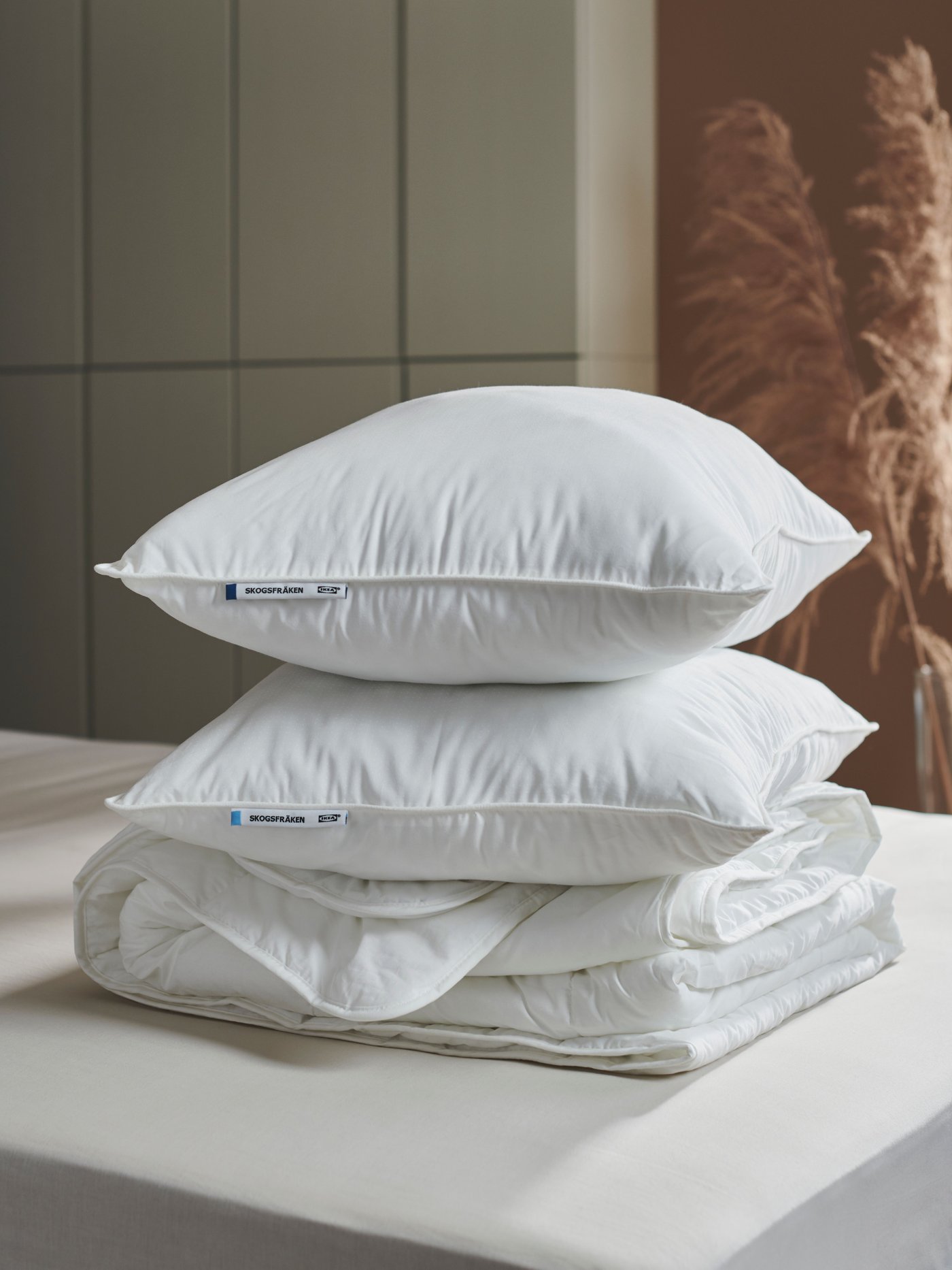 Vysoký polštář SKOGSFRÄKEN pro spaní na boku/na zádech