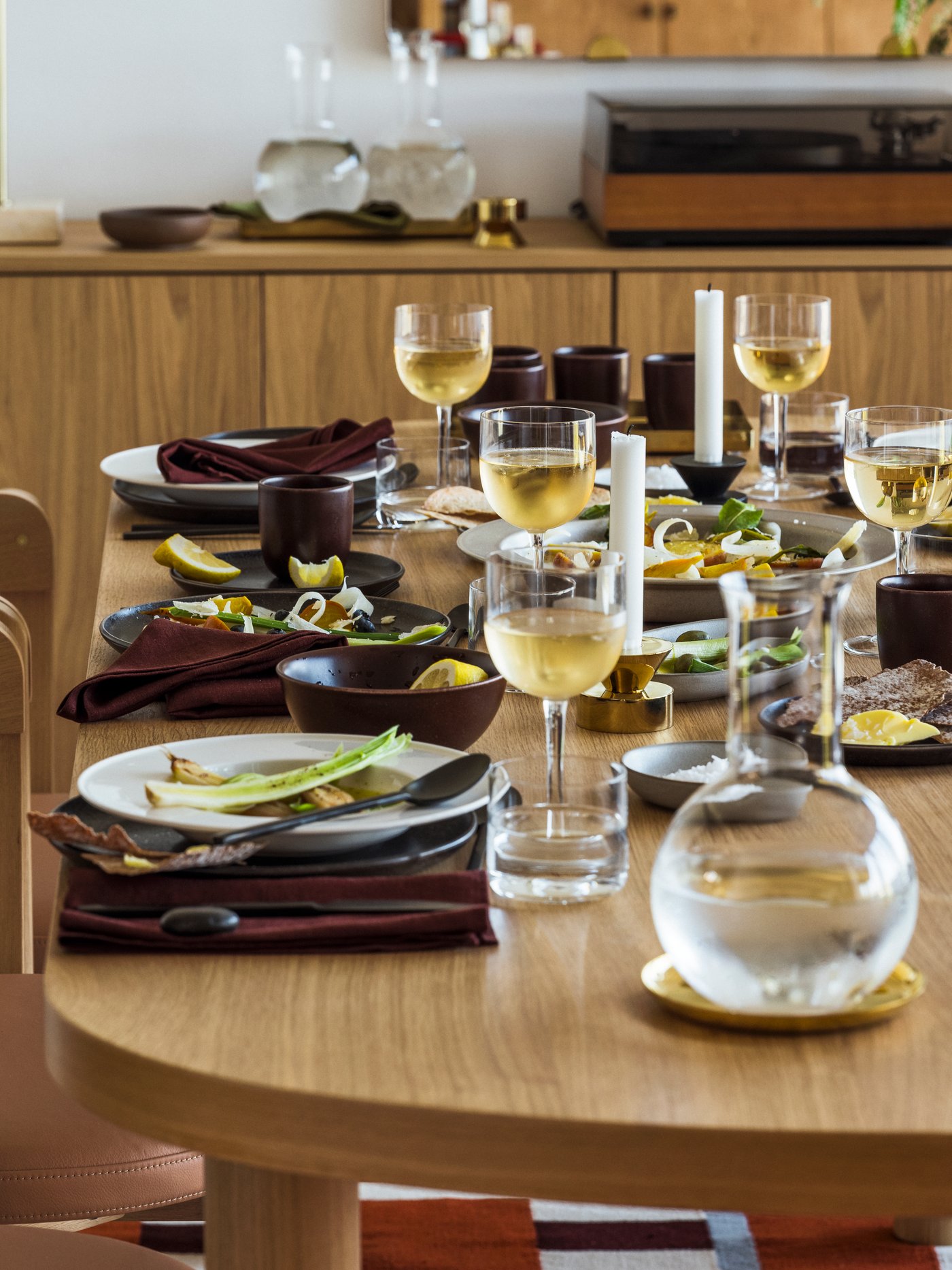 A STOCKHOLM 2025 chair in oak and leather in the dining room