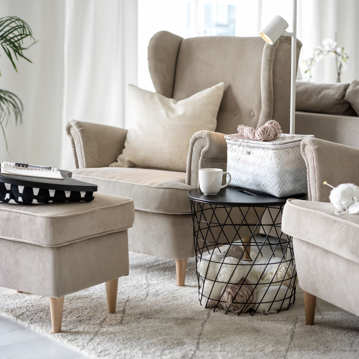 A beige VIDESPINNARE cushion cover in the living room