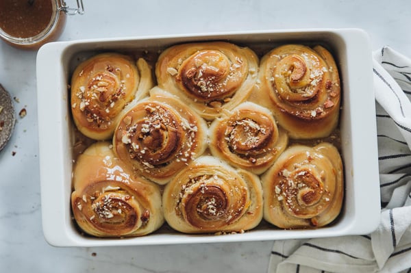 Vegan yeast knots with apple cider caramel