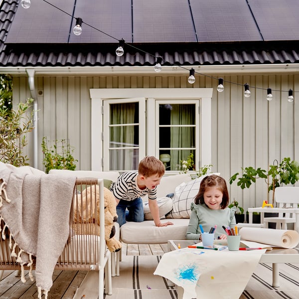 A black/outdoor SVARTRÅ LED lighting chain with 20 bulbs