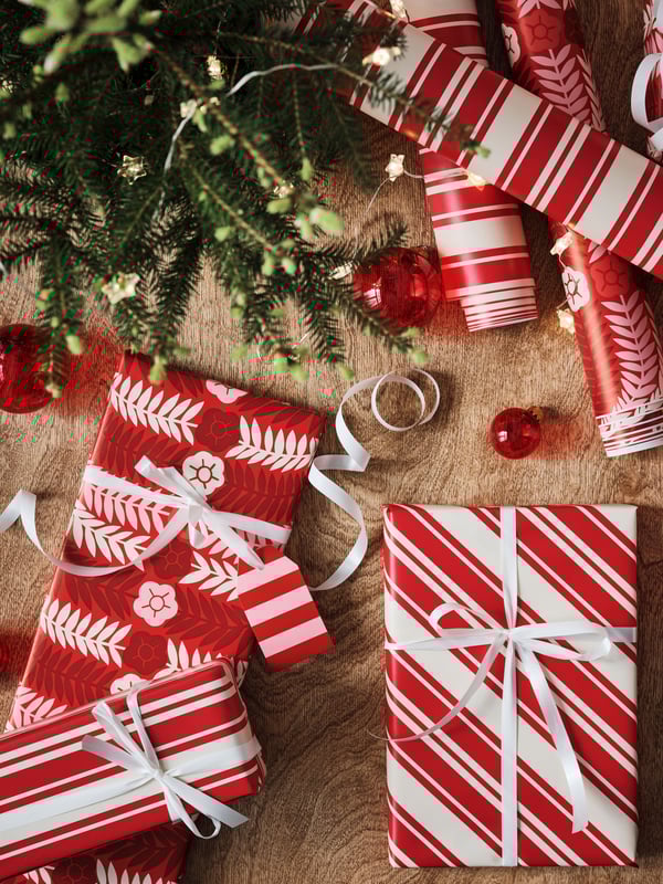 A mixed patterns red VINTERFINT gift wrap roll
