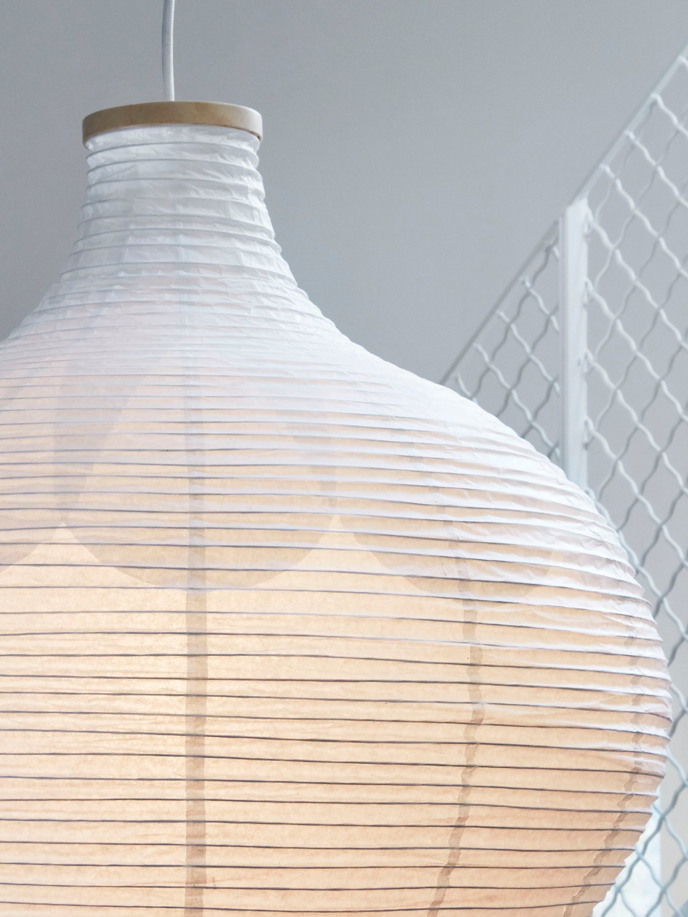 Een uivorm/witte RISBYN hanglampkap