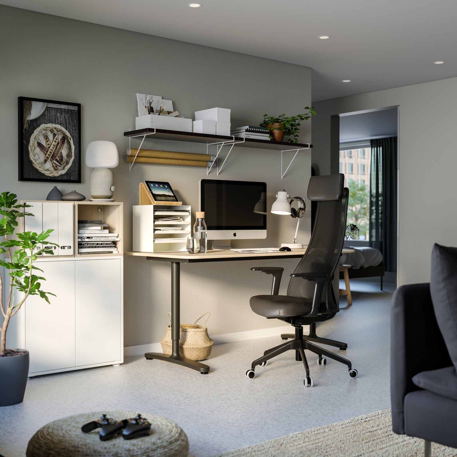 A Glose black JÄRVFJÄLLET office chair with armrests