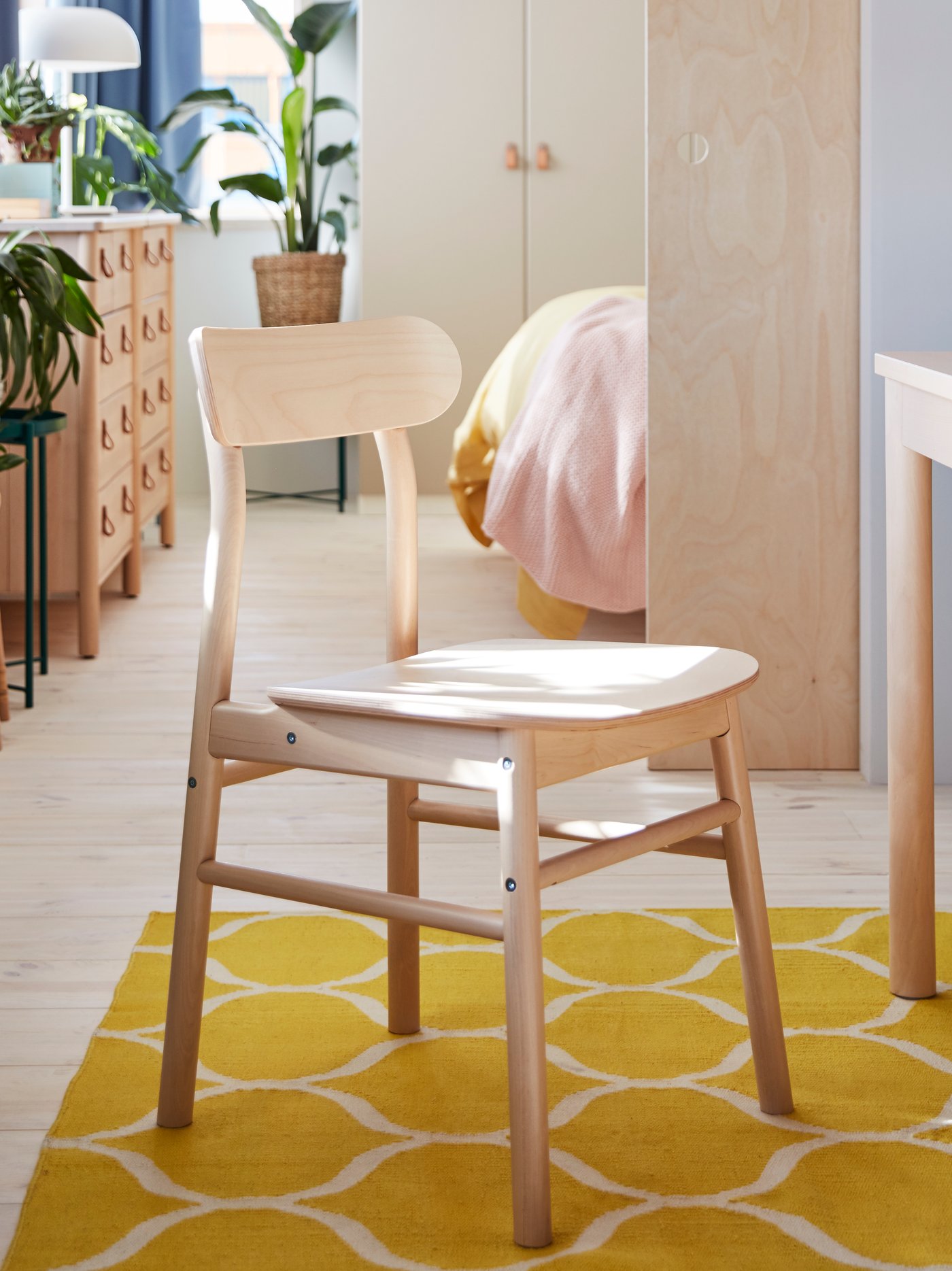 A bright, delighting and guest-friendly dining room - IKEA