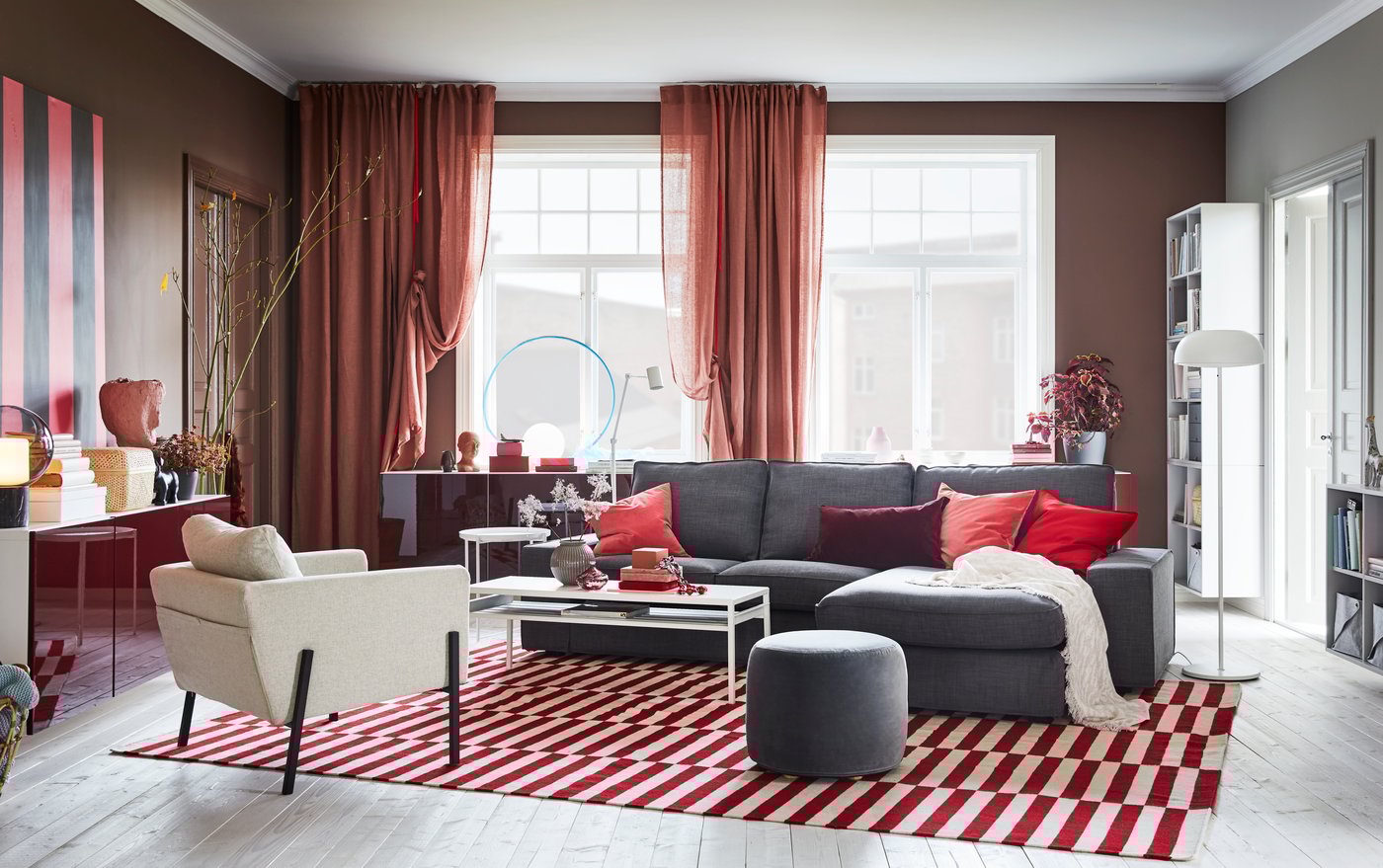 A light brown-red SANELA cushion cover in the living room