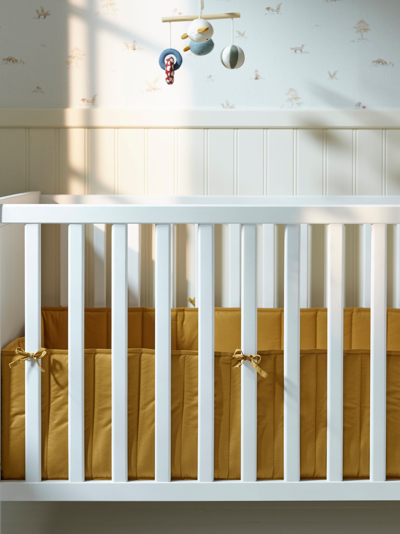 A multicolour GULDVÄVARE mobile