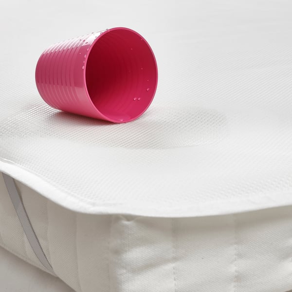 Un protector de matalàs impermeable LENAST blanc.