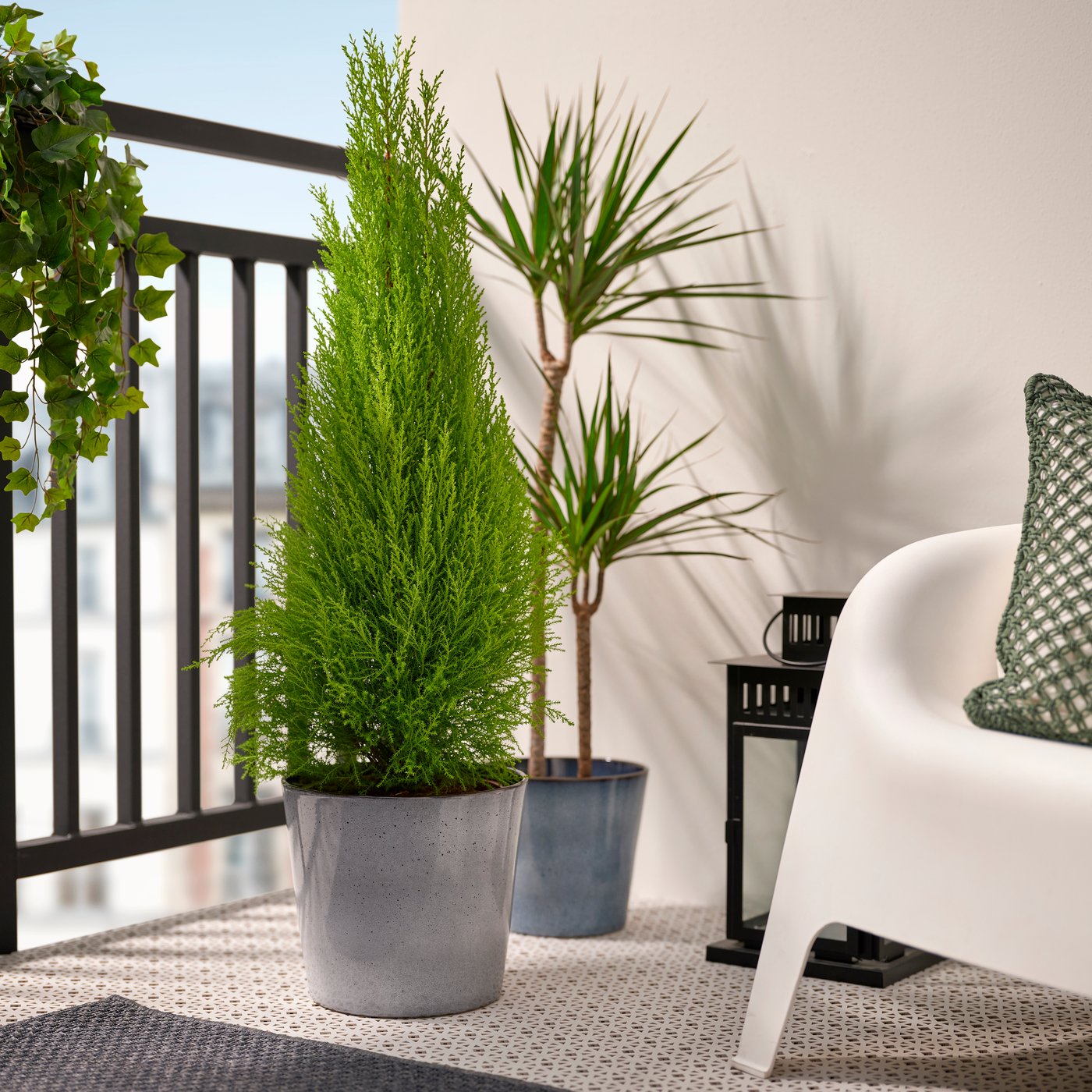 An in/outdoor/blue FJÄRILSBUSKE plant pot