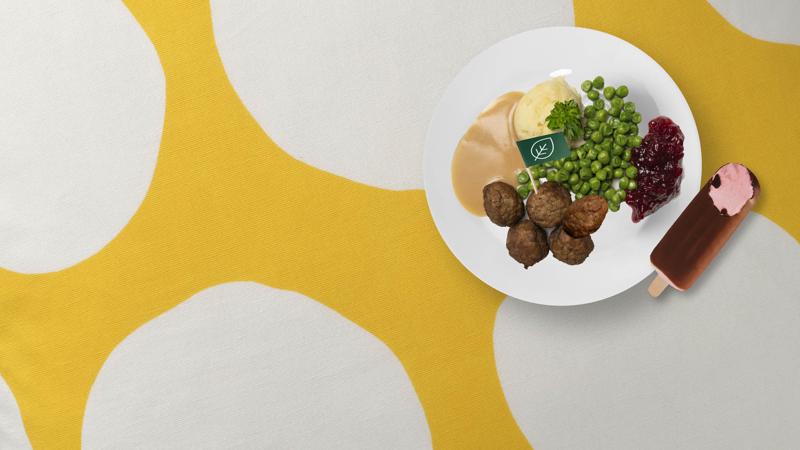 Keltavalkoisen taustan päällä on kuva lihattomasta, lasten pyörykkäannoksesta. Mukava tietty jäätelö!