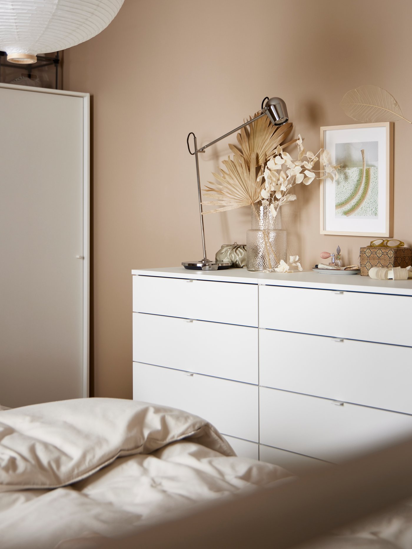 Modern small bedroom ideas that show your best side - IKEA