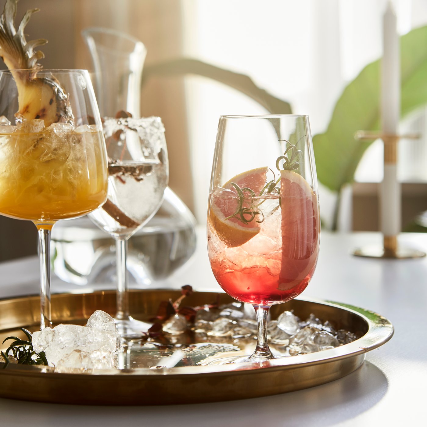 A clear glass STORSINT beer glass