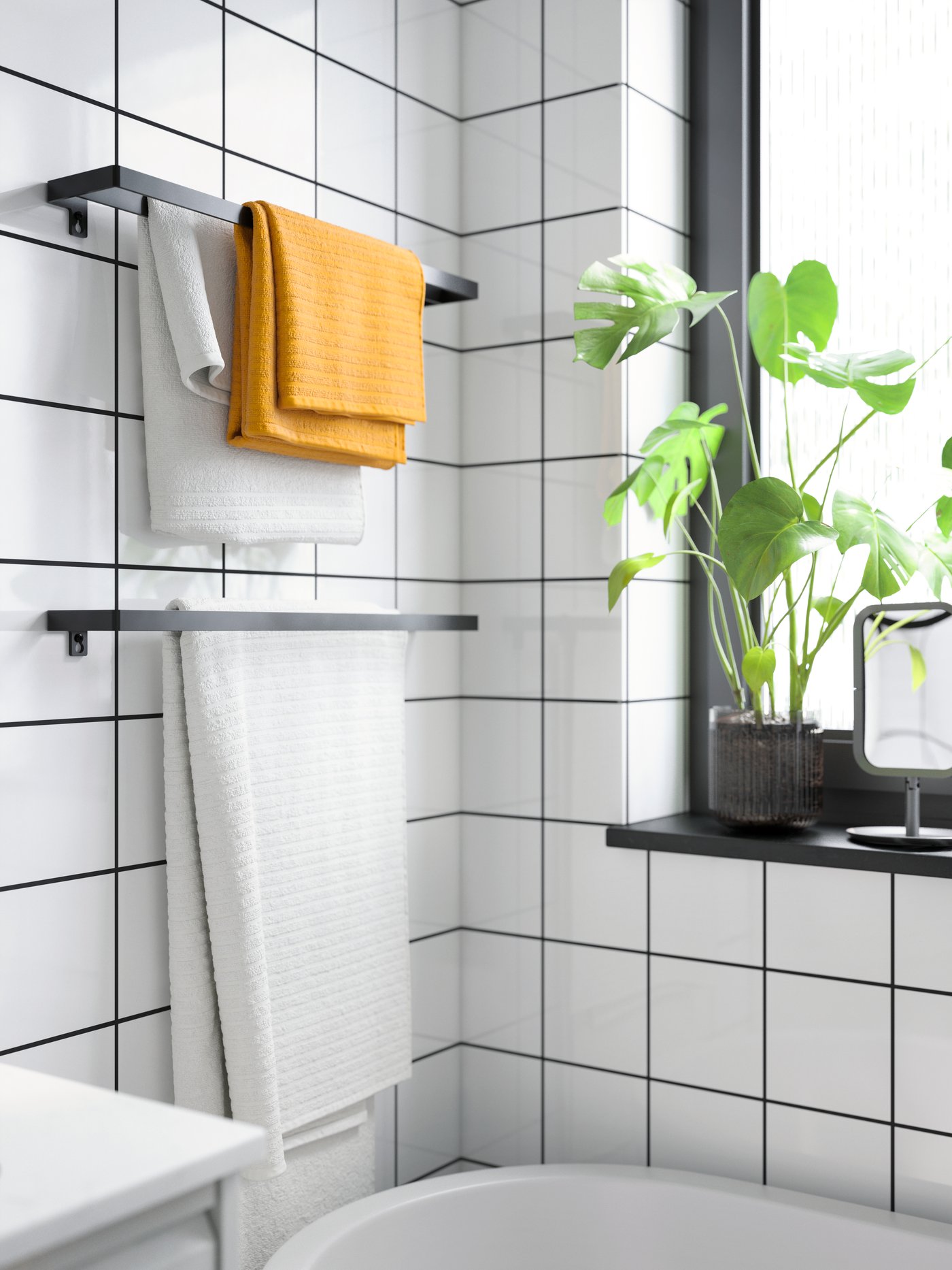 Toalla de mano VÅGSJÖN en color blanco en un baño.