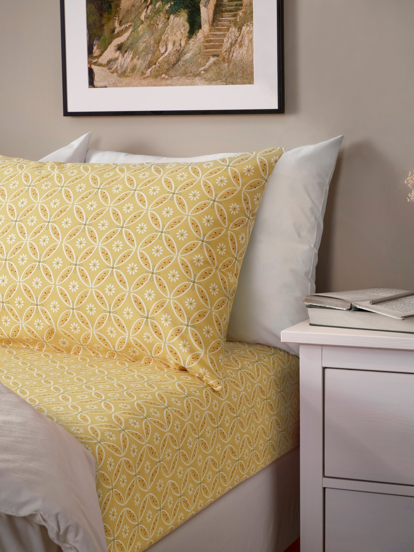An yellow/multicolour HAMNSENAP flat sheet and 2 pillowcase in the bedroom