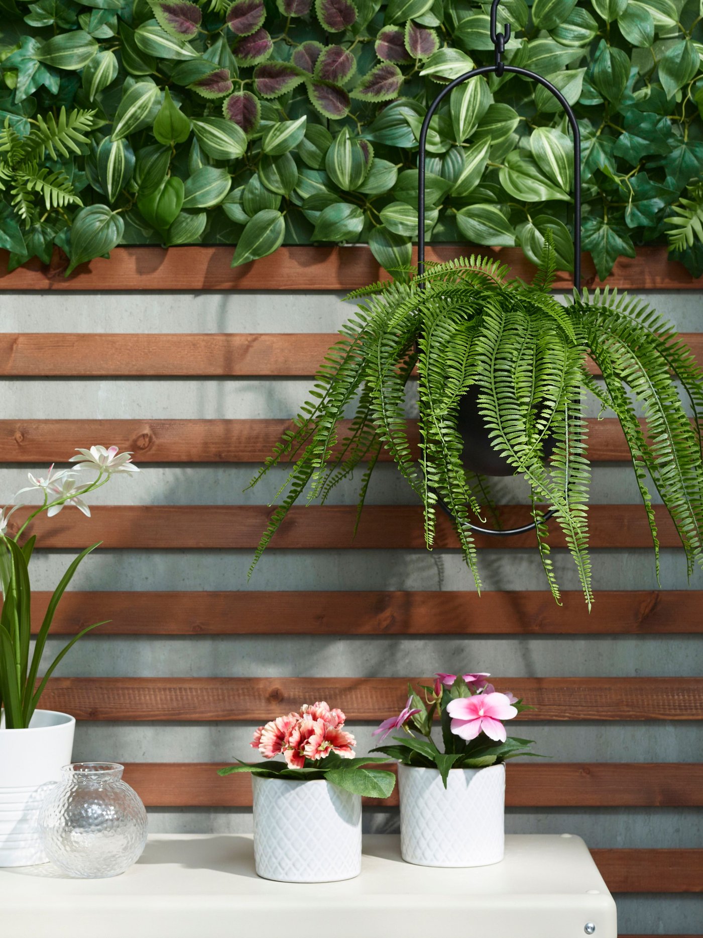 A white CHIAFRÖN plant pot