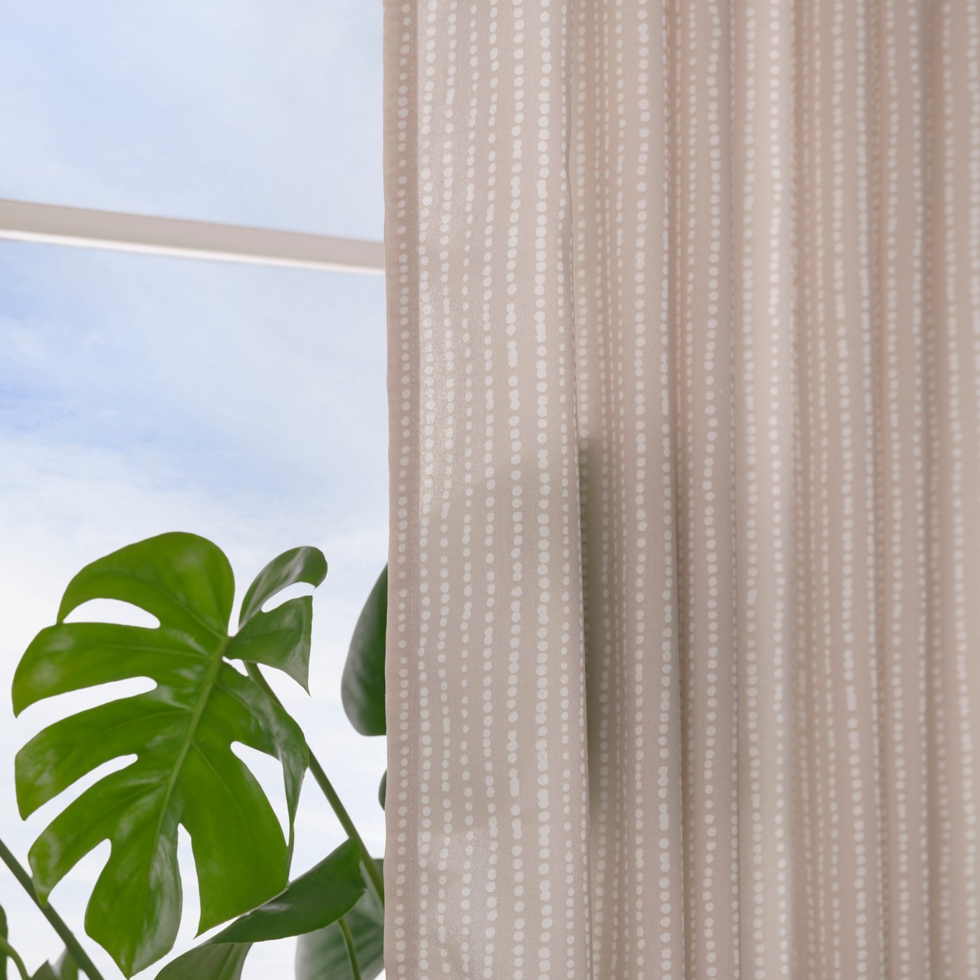 A beige/white dot pattern/with heading tape MÄSTERROT curtains, 1 pair
