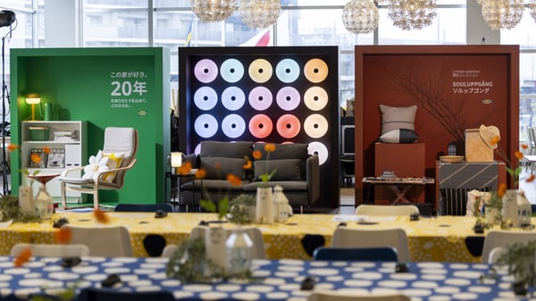 20周年をお祝いしてIKEAの商品が飾られている。