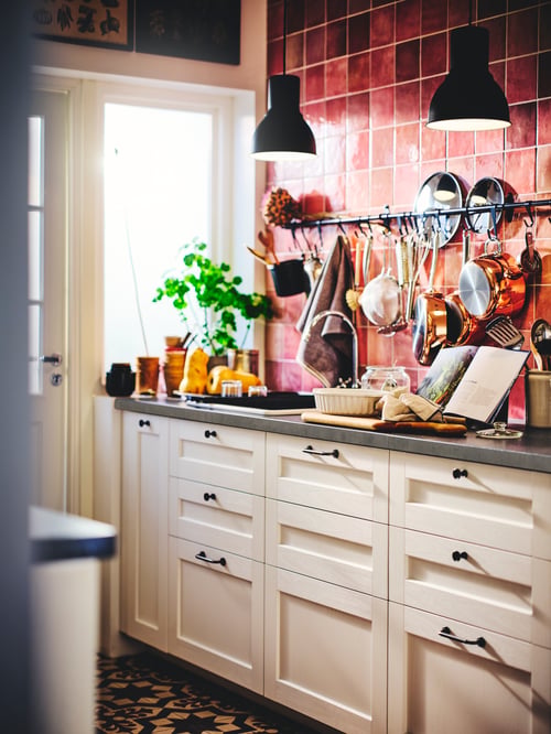 Modern kitchen with base cabinets with white wooden drawer fronts with frames and protective foil, and grey worktop.