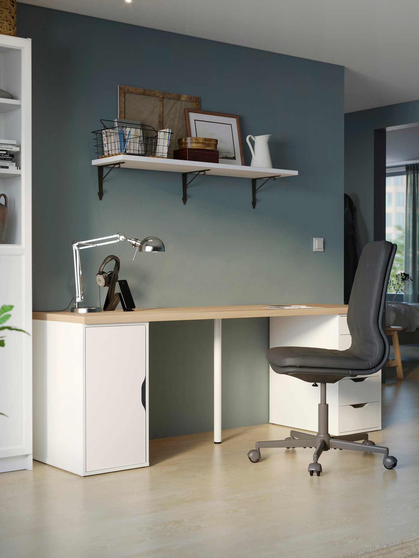 Haritz-efektudun eta zuriz tindatuzko ALEX idazmahaia