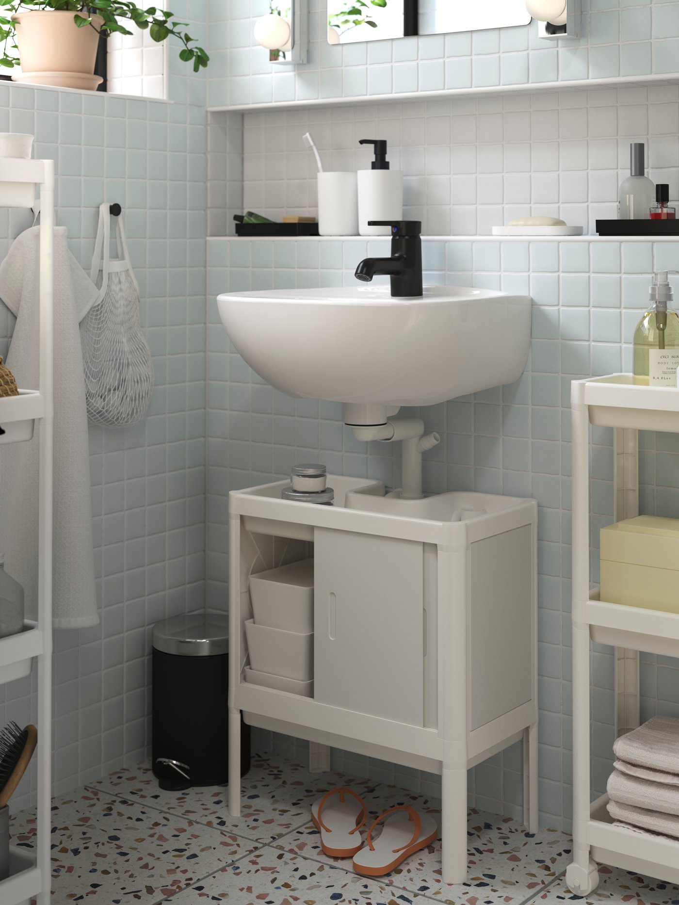 Great ideas to make the most of a small bathroom - IKEA