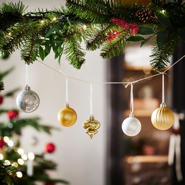 A bauble mixed shapes/white/gold-colour VINTERFINT tree ornament in the dining room