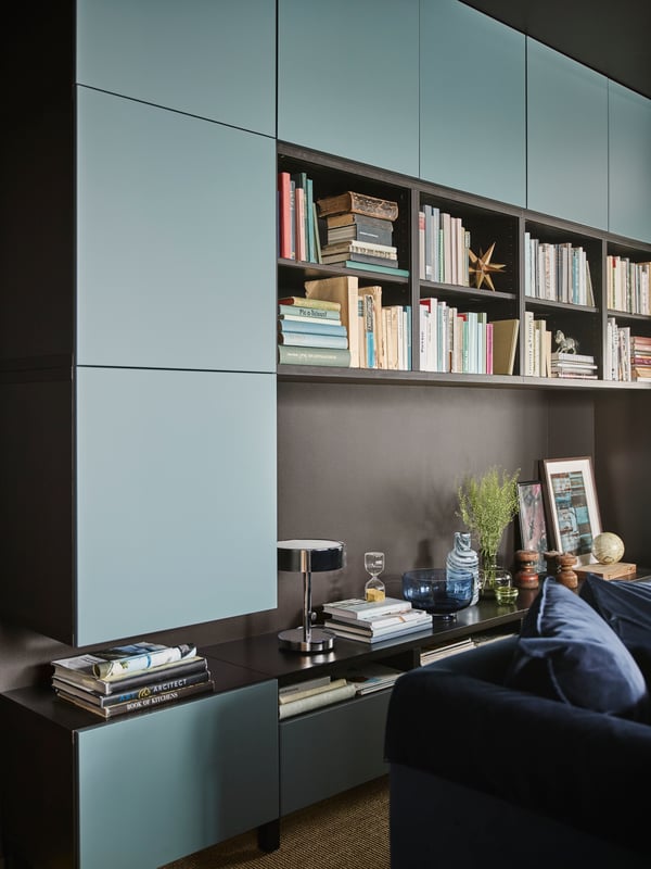 Display your favourite things in your living room! At IKEA you will find modern furniture for storage. Try a ready combination or you can create your own, like this combination with BESTÅ frames in black and VALVIKEN doors in grey-turquoise.