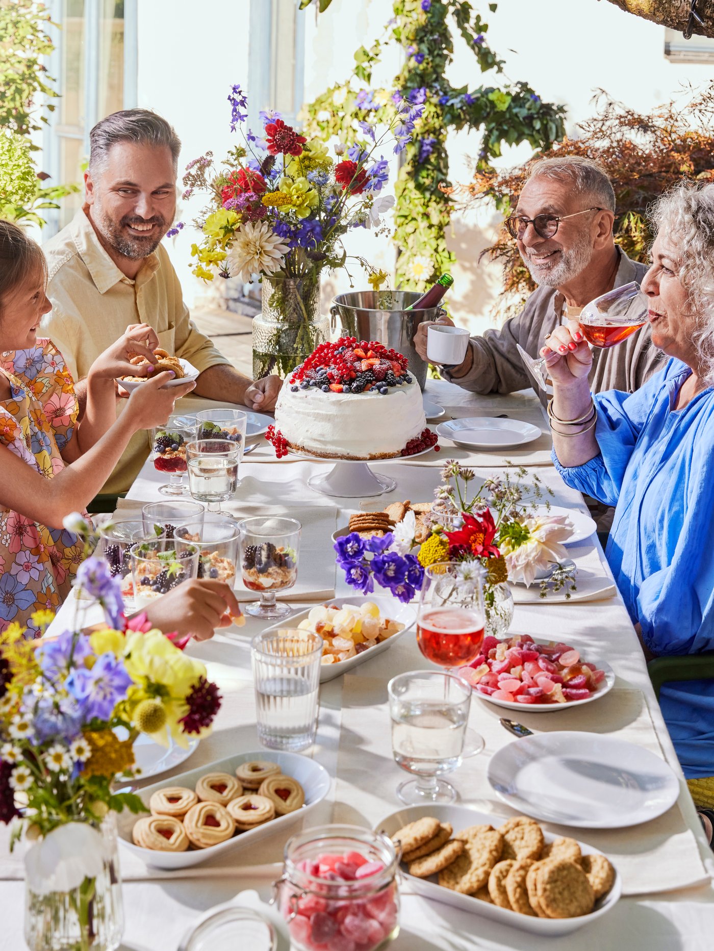 A clear glass VARDAGEN glass