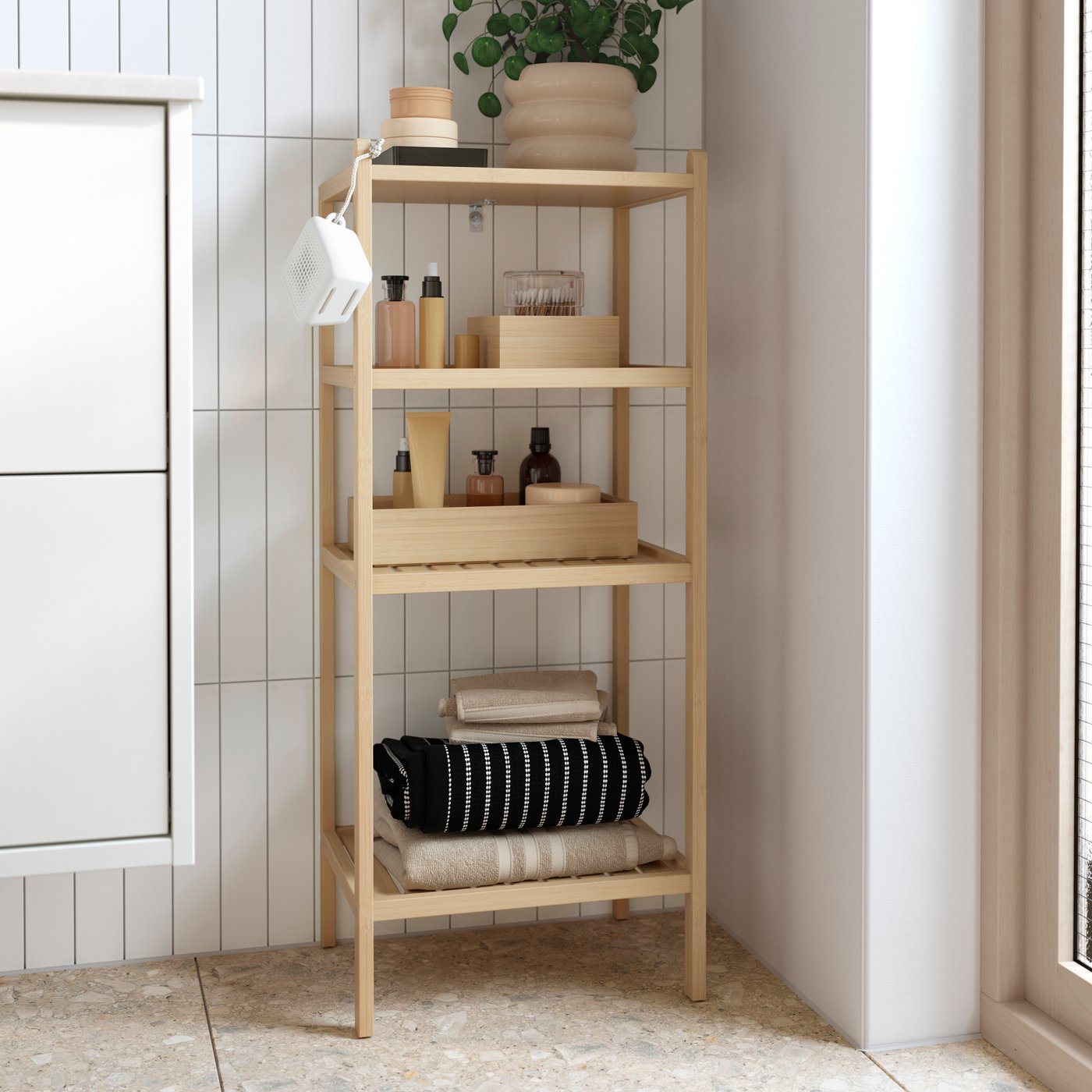 Une étagère STEGESUND légère en bambou