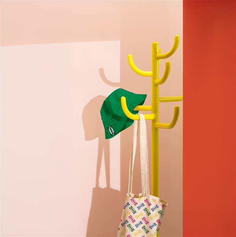 An yellow BONDSKÄRET hat and coat stand