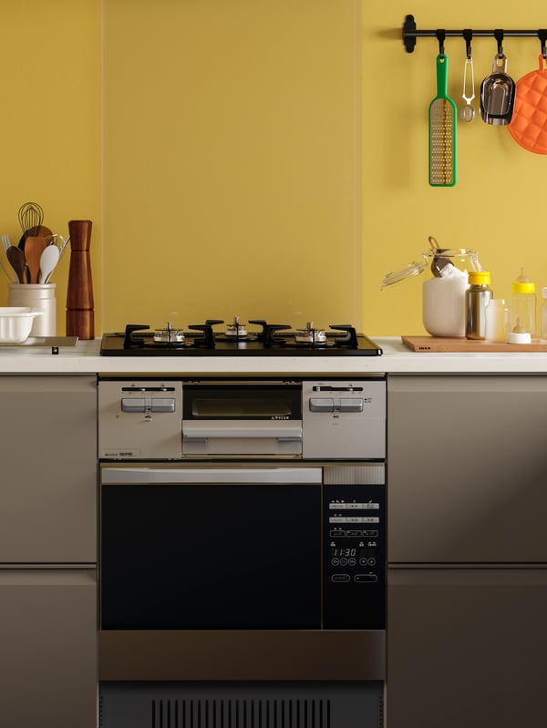 A matt dark begie kitchen with a MUMSIG gas oven with microwave function and a SKÄRKIND natural gas hob with fish grill.