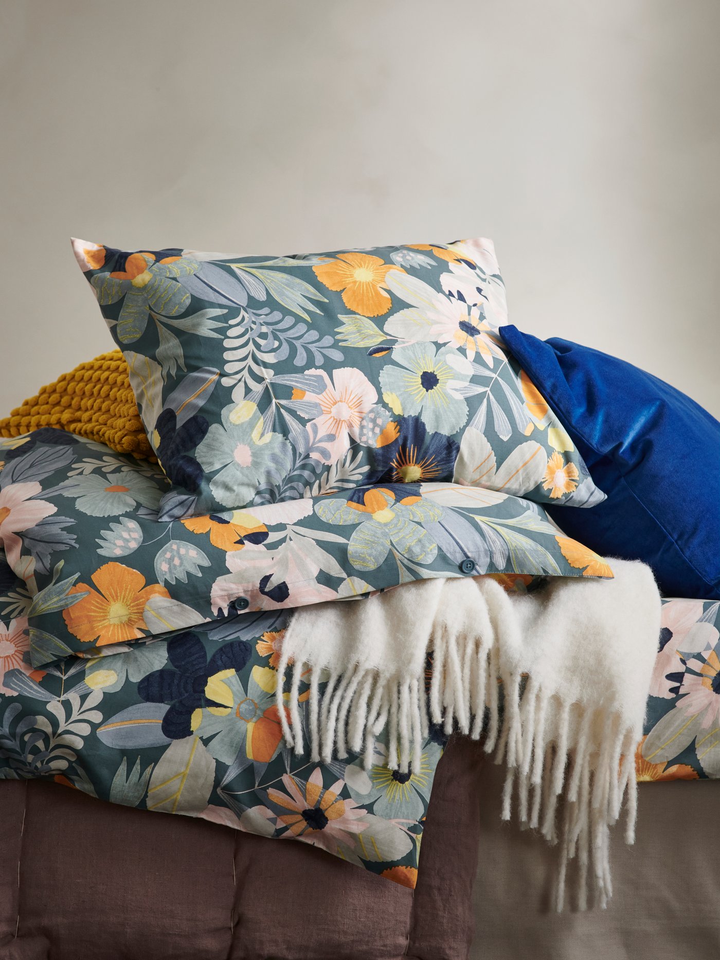 A blue SANELA cushion cover